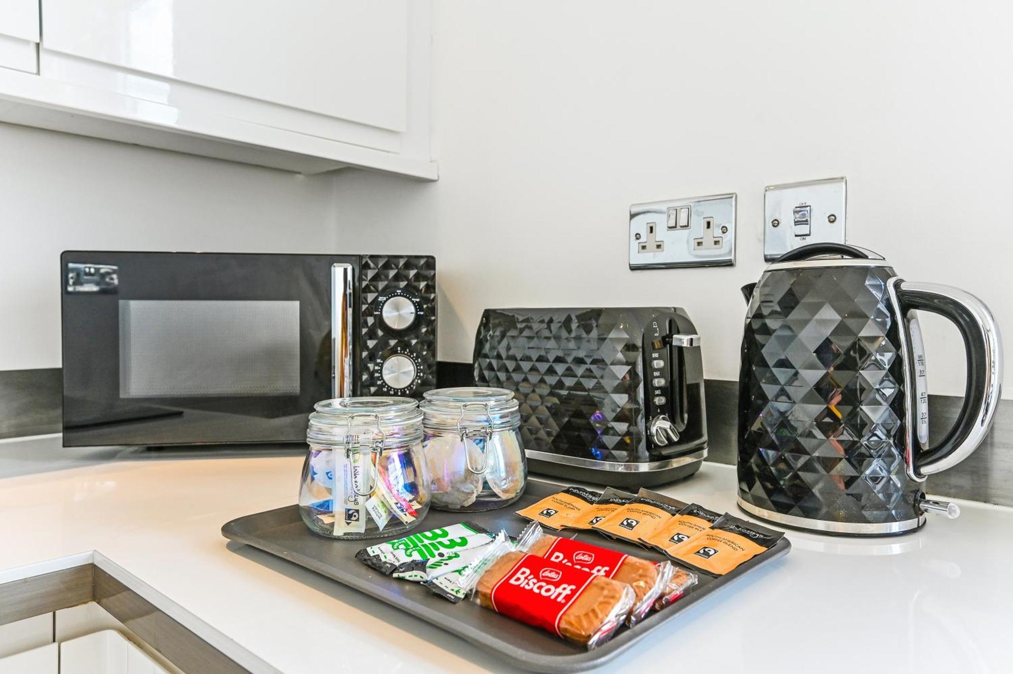 Family 1 Bed Apt Near Cardiff City Centre, Free Parking, Quiet, Secure Neighbourhood Exteriör bild
