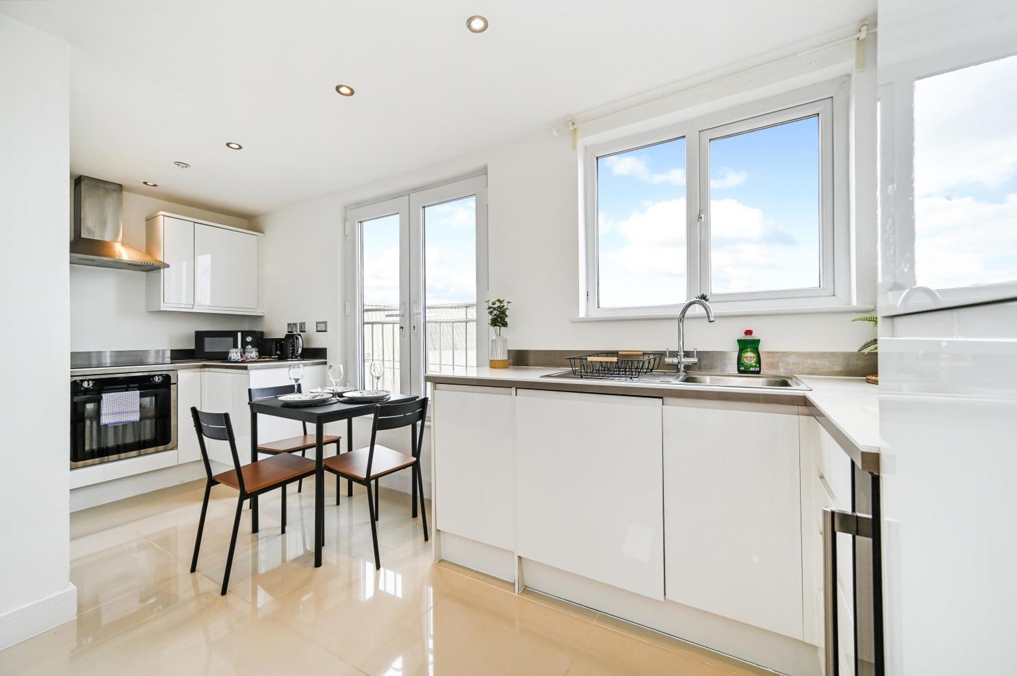 Family 1 Bed Apt Near Cardiff City Centre, Free Parking, Quiet, Secure Neighbourhood Exteriör bild