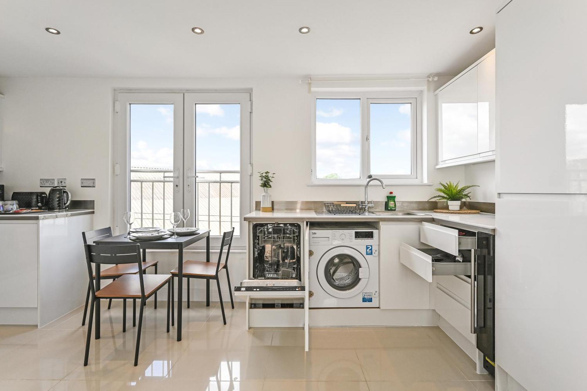 Family 1 Bed Apt Near Cardiff City Centre, Free Parking, Quiet, Secure Neighbourhood Exteriör bild