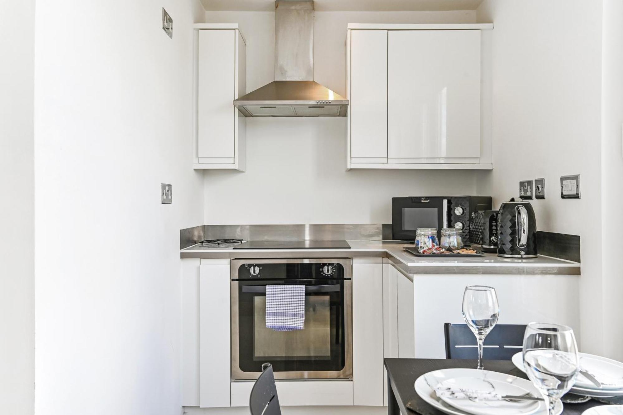 Family 1 Bed Apt Near Cardiff City Centre, Free Parking, Quiet, Secure Neighbourhood Exteriör bild