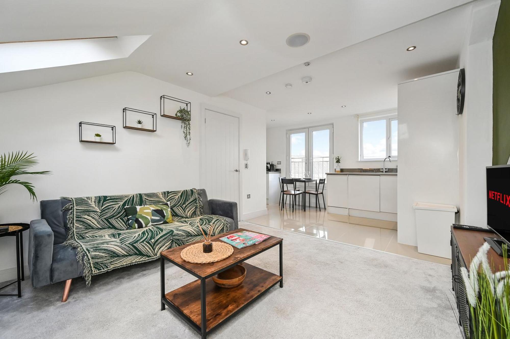 Family 1 Bed Apt Near Cardiff City Centre, Free Parking, Quiet, Secure Neighbourhood Exteriör bild
