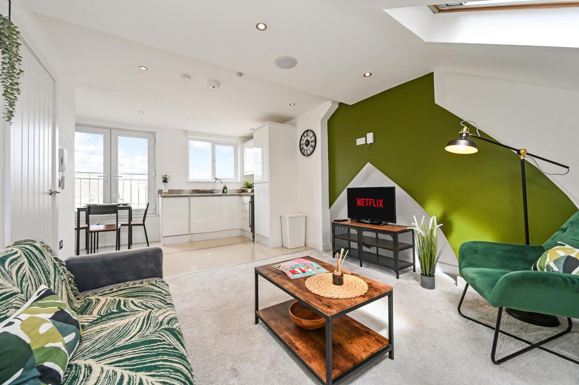 Family 1 Bed Apt Near Cardiff City Centre, Free Parking, Quiet, Secure Neighbourhood Exteriör bild