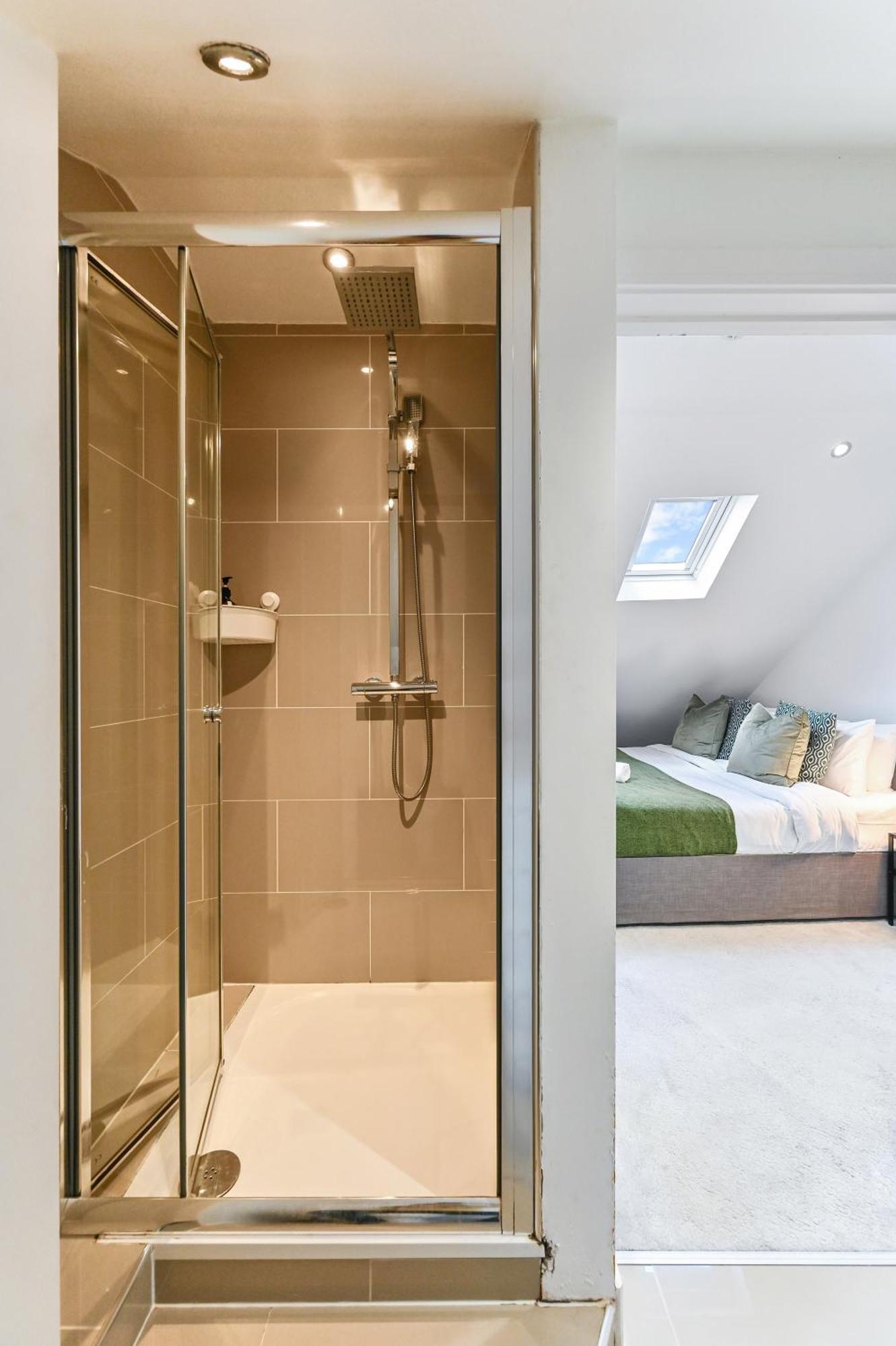 Family 1 Bed Apt Near Cardiff City Centre, Free Parking, Quiet, Secure Neighbourhood Exteriör bild