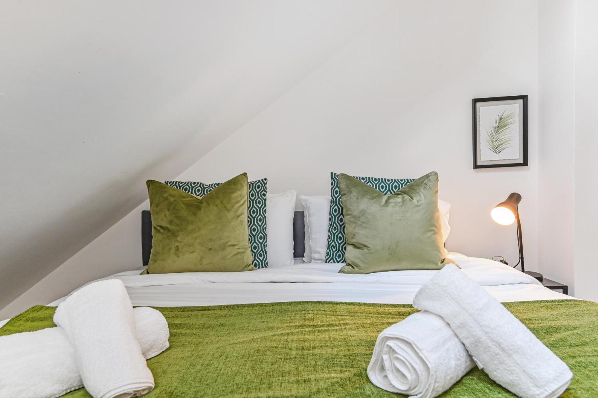 Family 1 Bed Apt Near Cardiff City Centre, Free Parking, Quiet, Secure Neighbourhood Exteriör bild