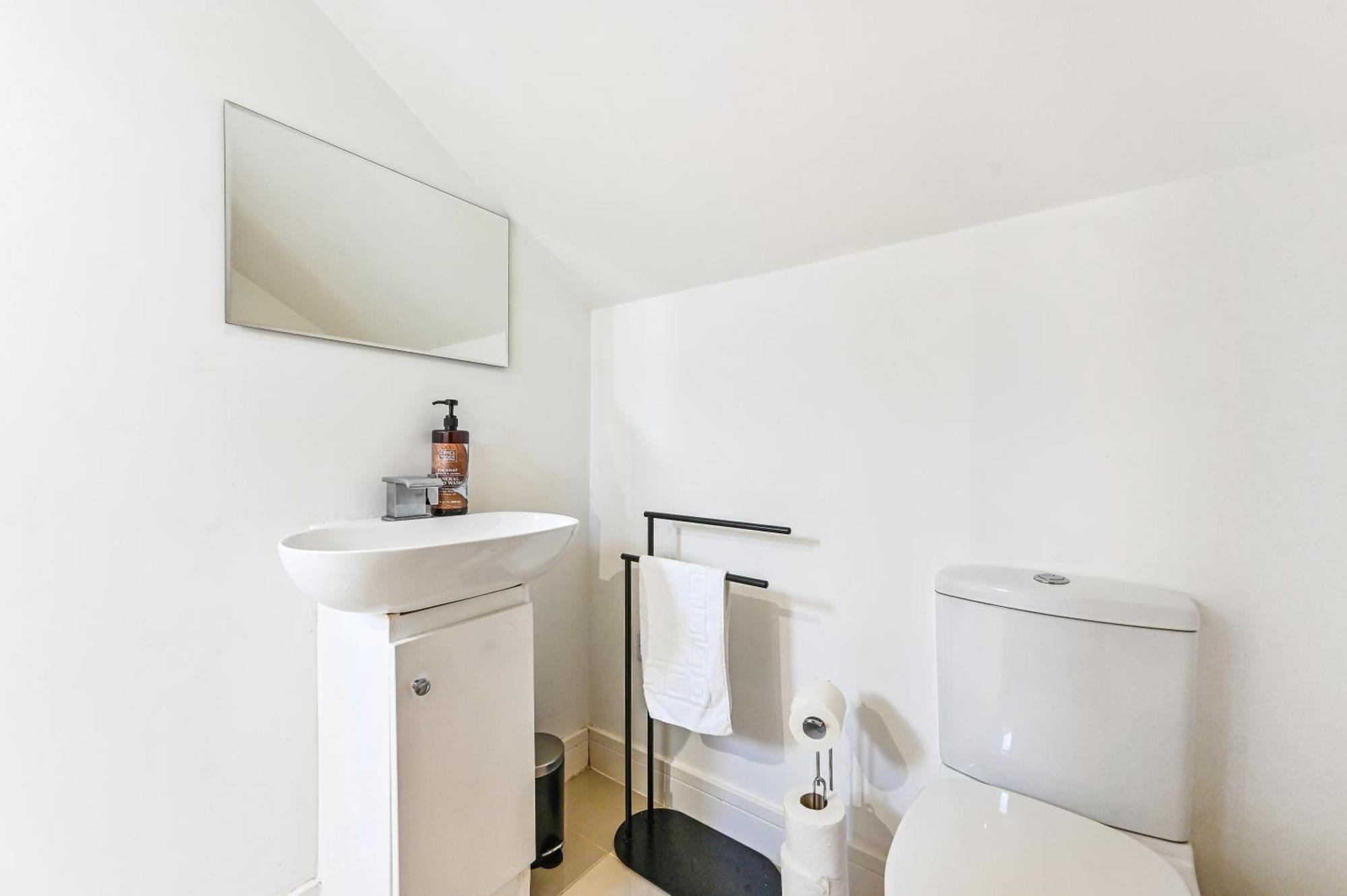 Family 1 Bed Apt Near Cardiff City Centre, Free Parking, Quiet, Secure Neighbourhood Exteriör bild