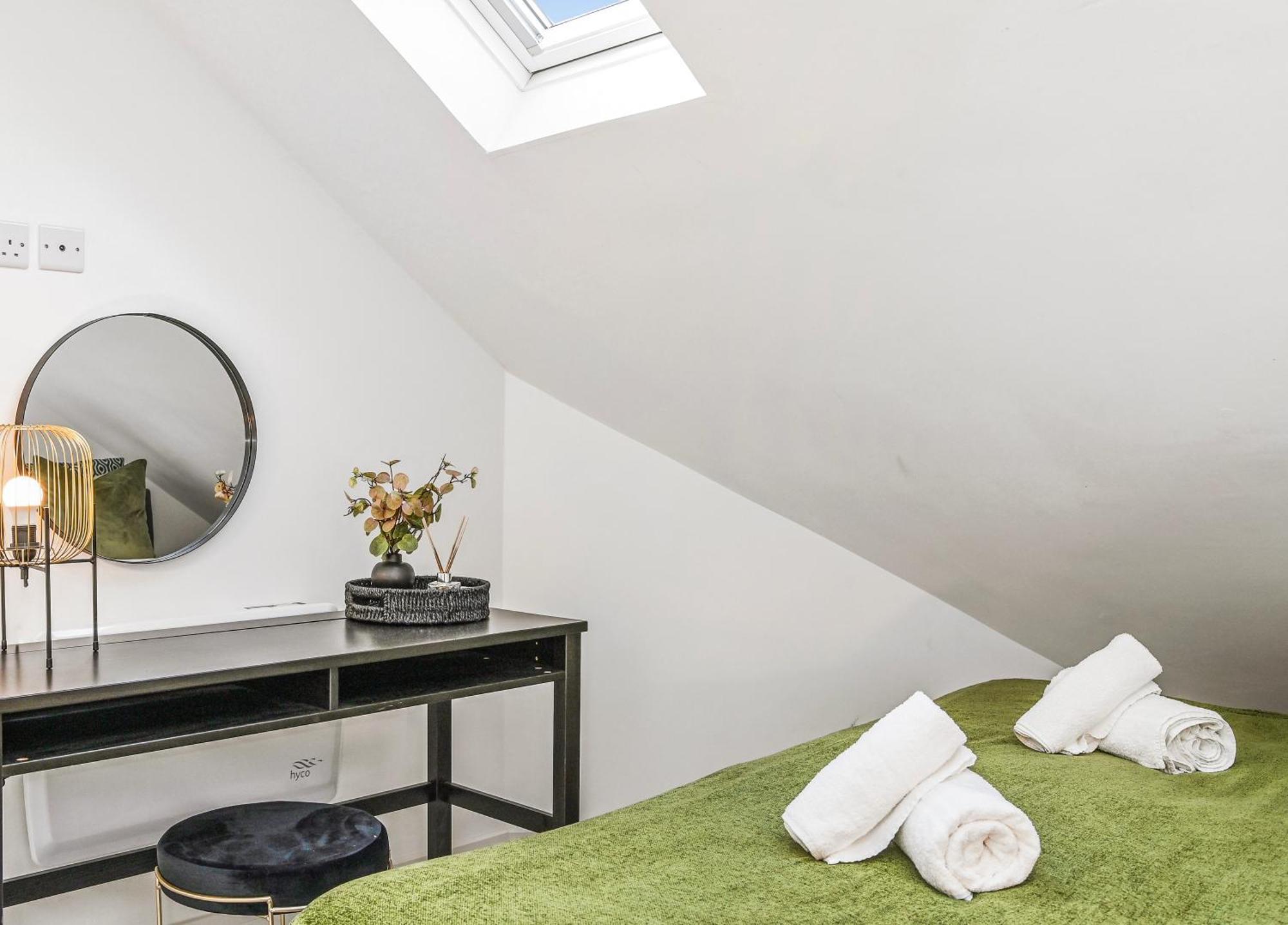 Family 1 Bed Apt Near Cardiff City Centre, Free Parking, Quiet, Secure Neighbourhood Exteriör bild