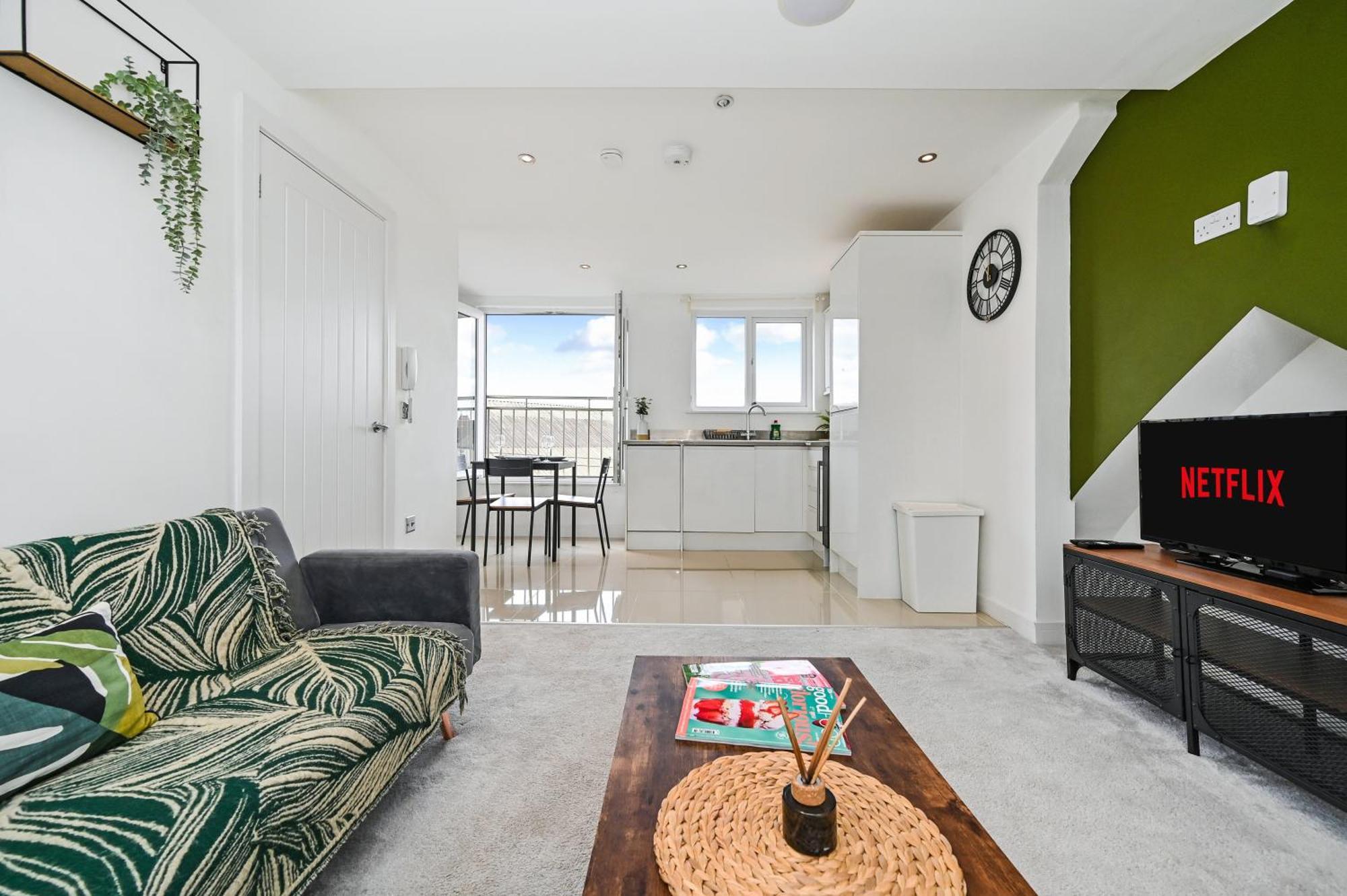 Family 1 Bed Apt Near Cardiff City Centre, Free Parking, Quiet, Secure Neighbourhood Exteriör bild