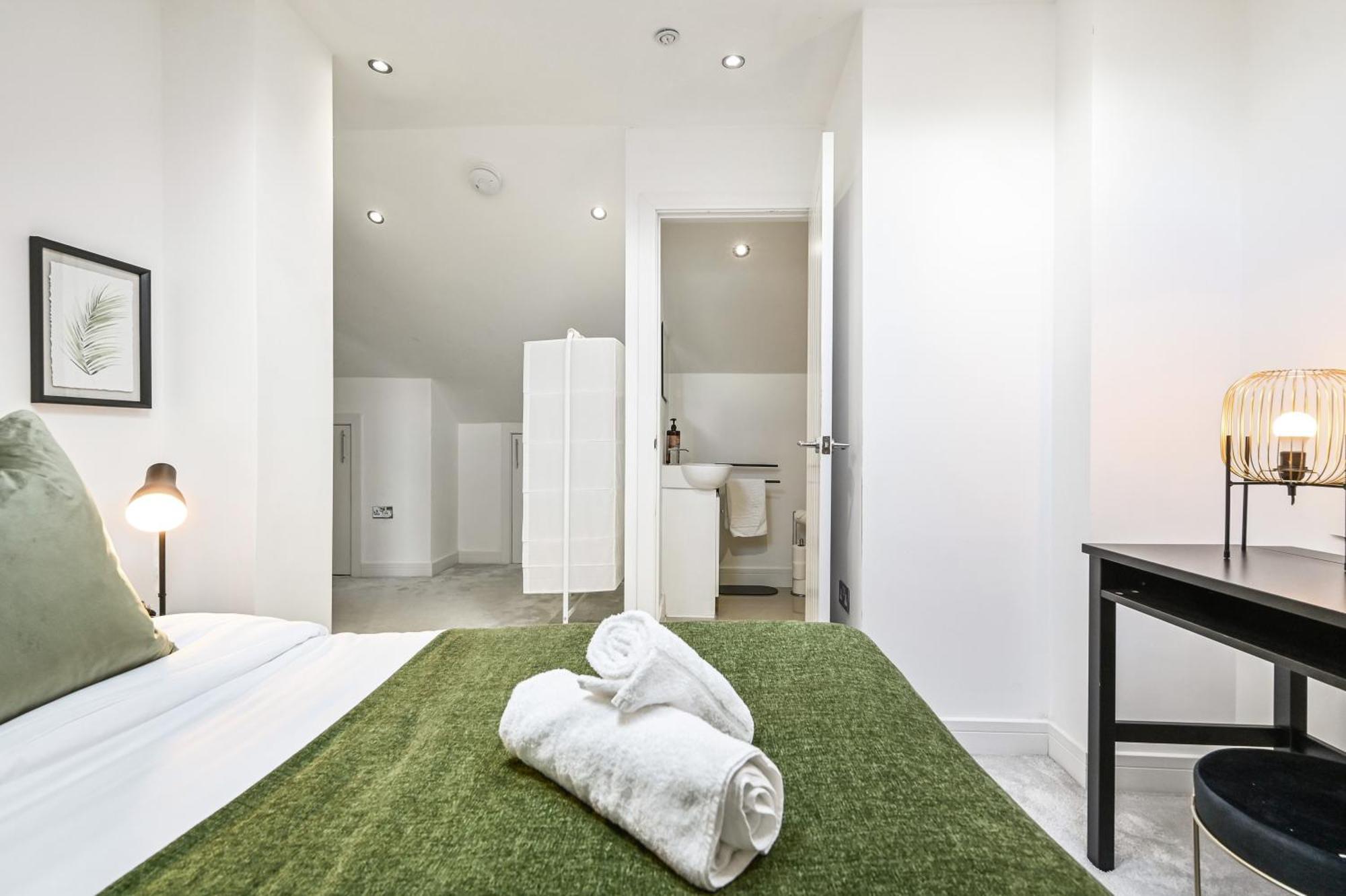 Family 1 Bed Apt Near Cardiff City Centre, Free Parking, Quiet, Secure Neighbourhood Exteriör bild