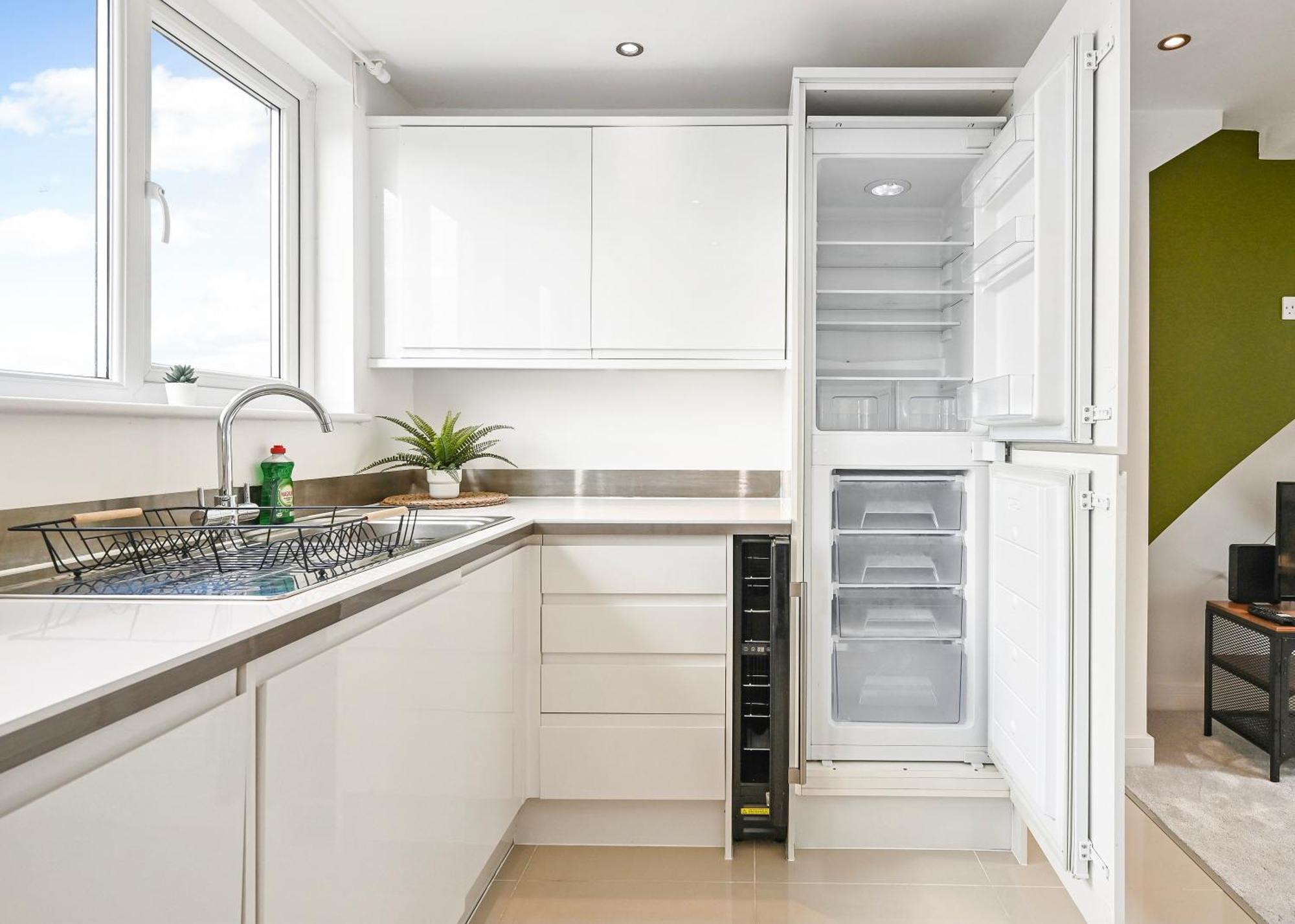 Family 1 Bed Apt Near Cardiff City Centre, Free Parking, Quiet, Secure Neighbourhood Exteriör bild
