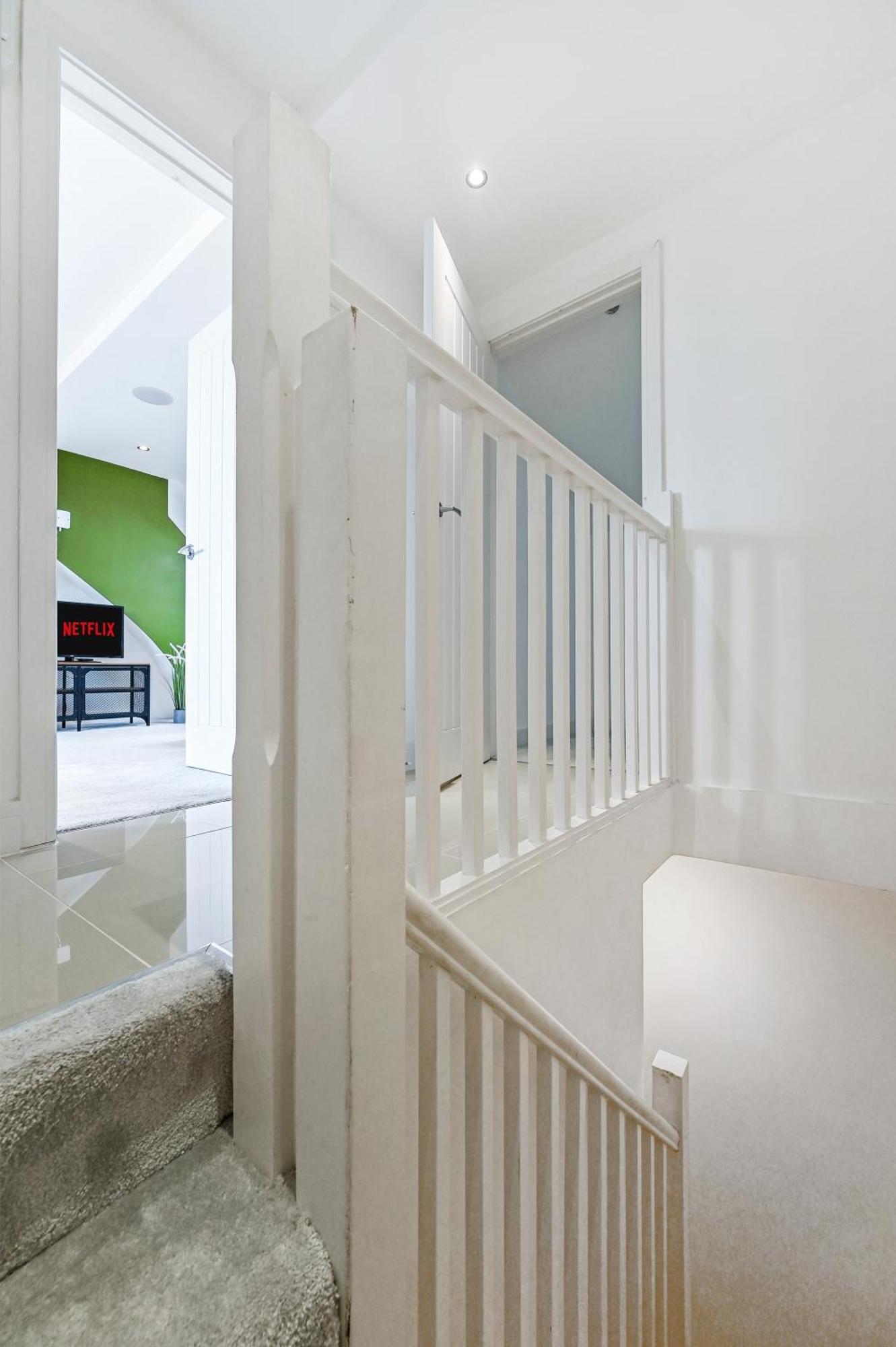 Family 1 Bed Apt Near Cardiff City Centre, Free Parking, Quiet, Secure Neighbourhood Exteriör bild